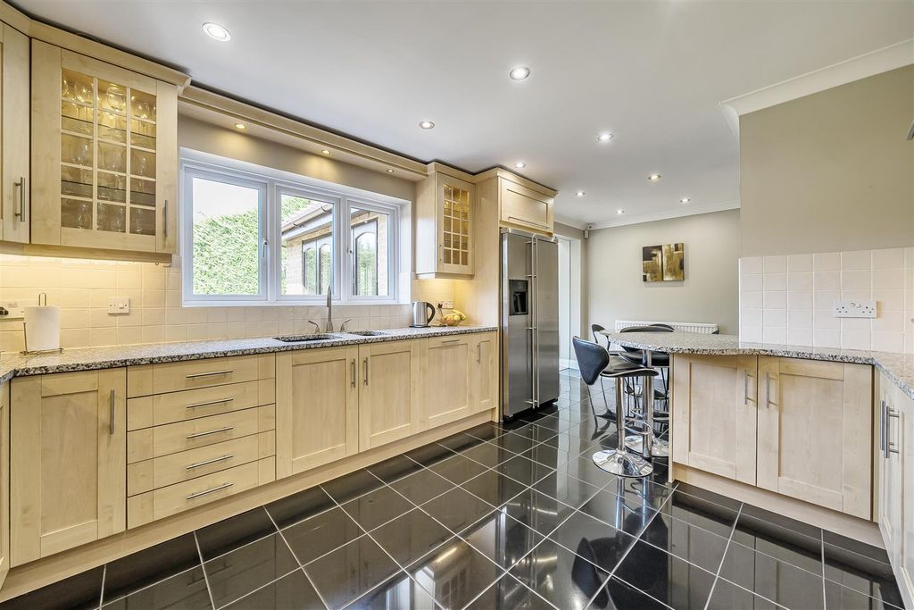 Property photo 3 of 40 Kitchen