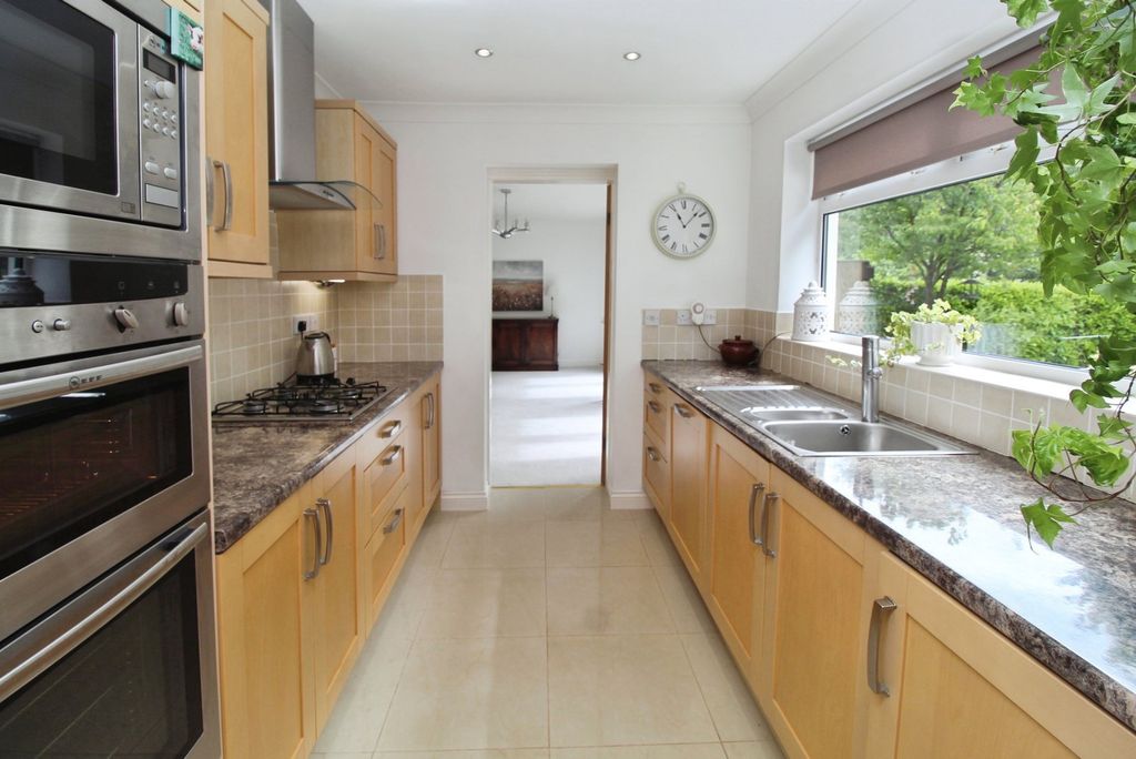 Property photo 2 of 25