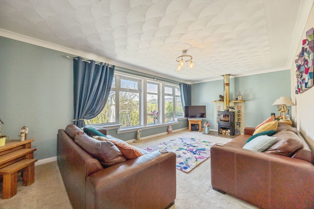 Property photo 2 of 54 Living Room