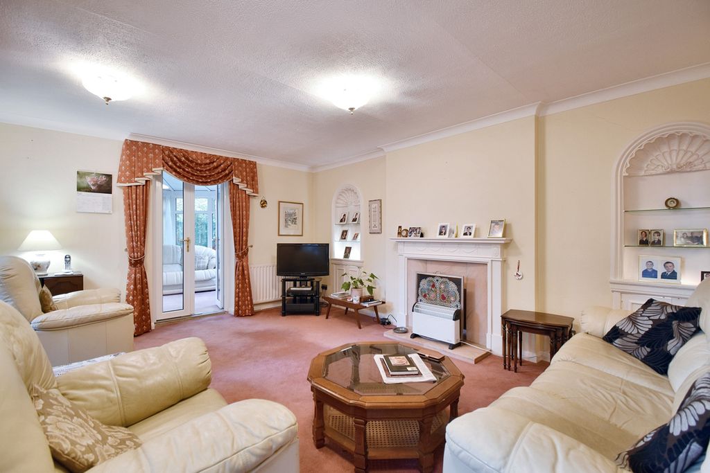 Property photo 3 of 25 Grimsby Rd (13)