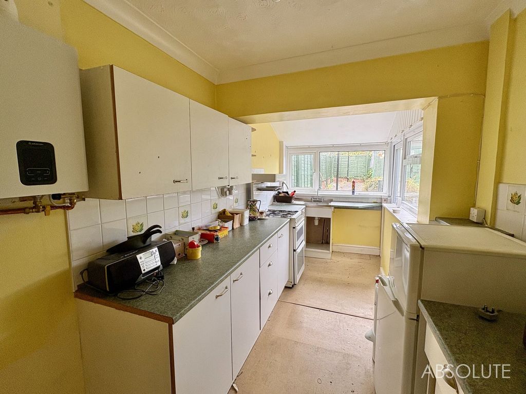 Property photo 2 of 10 Kitchen