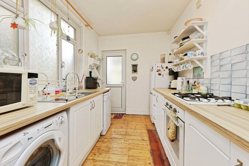 Property photo 3 of 21 Kitchen