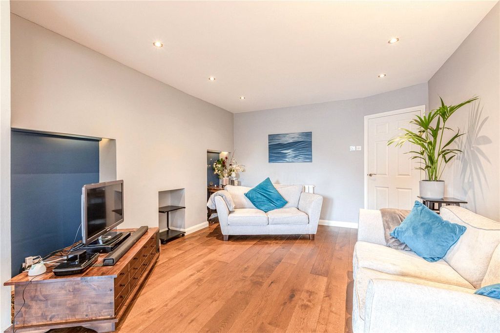 Property photo 3 of 30 Sitting Room