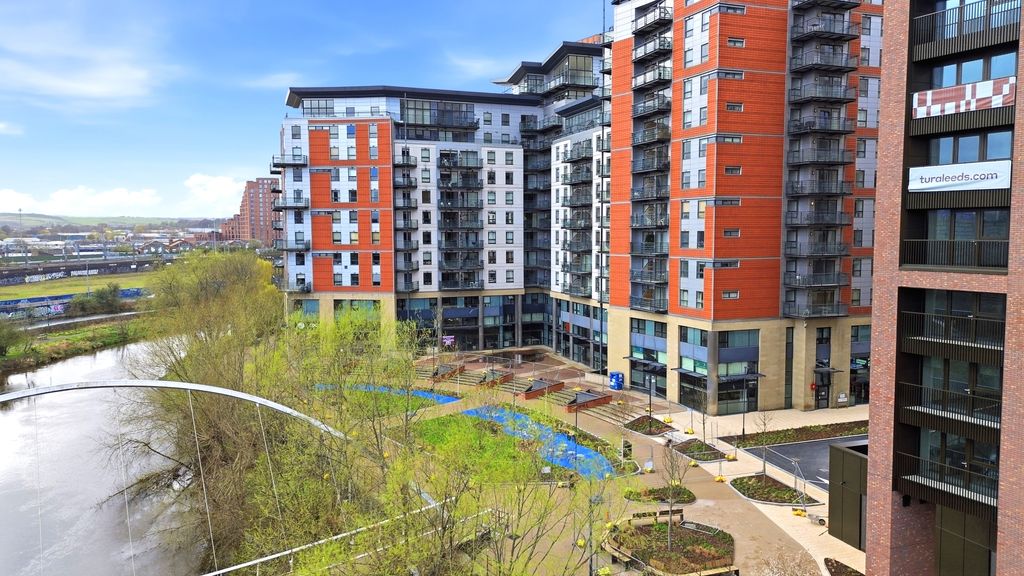 Property photo 1 of 22 Whitehallwaterfront001