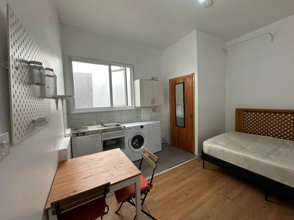 Property photo 1 of 5