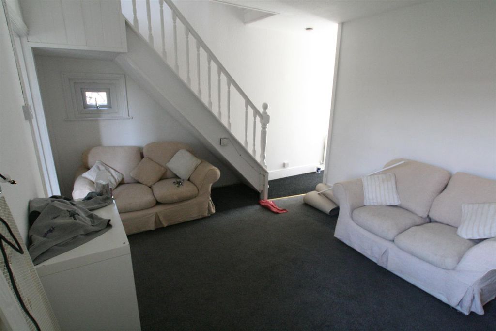 Property photo 2 of 8 13 Kemp Road (5).Jpg