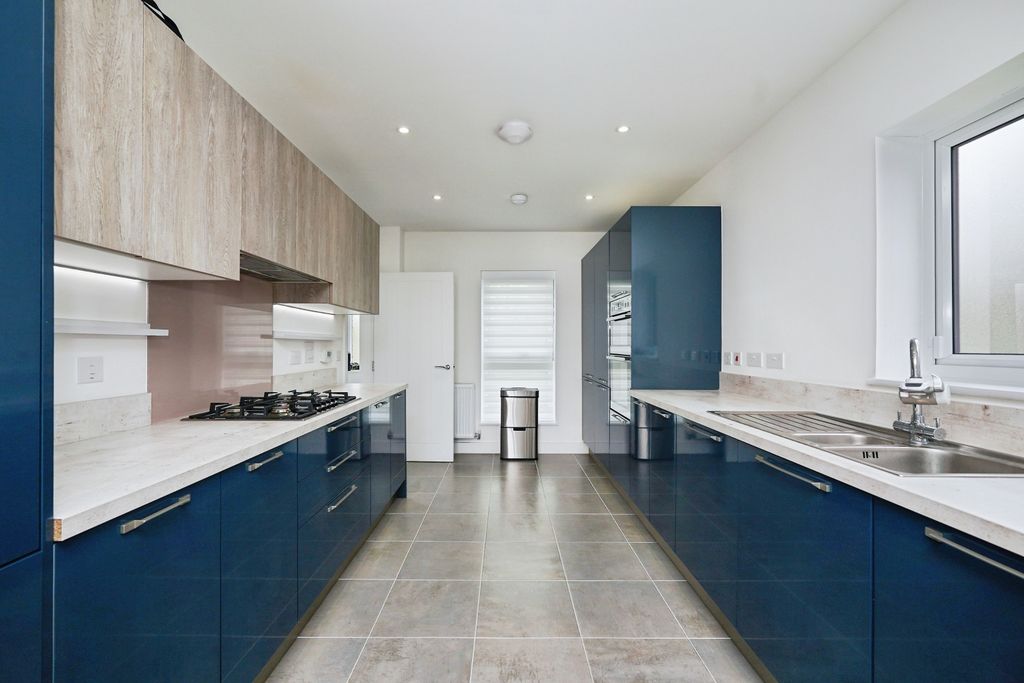 Property photo 3 of 29 Kitchen