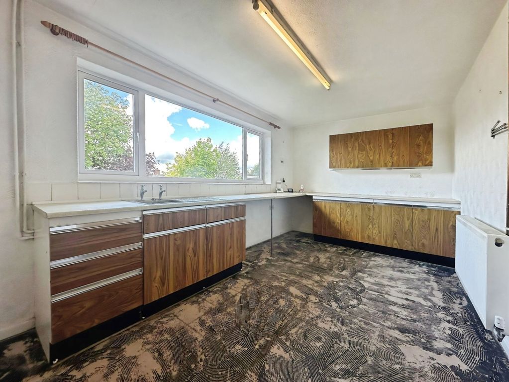 Property photo 2 of 19 Kitchen