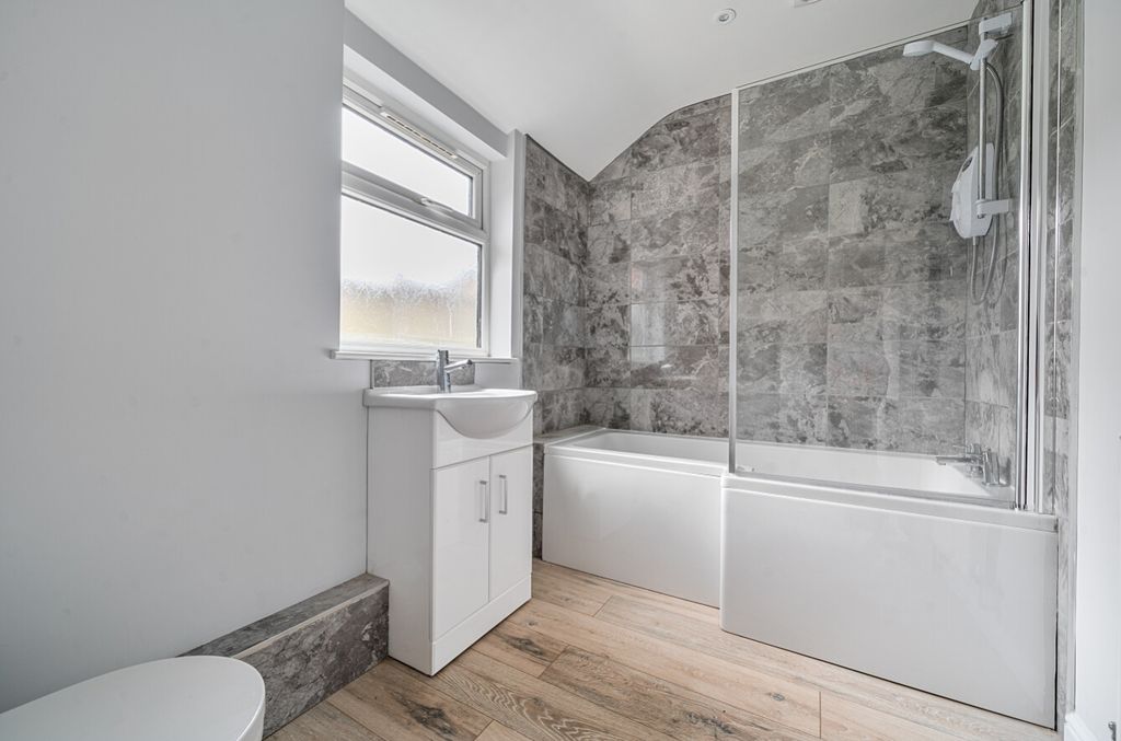 Property photo 3 of 22 1318024-16-6863Bf3551Ff8