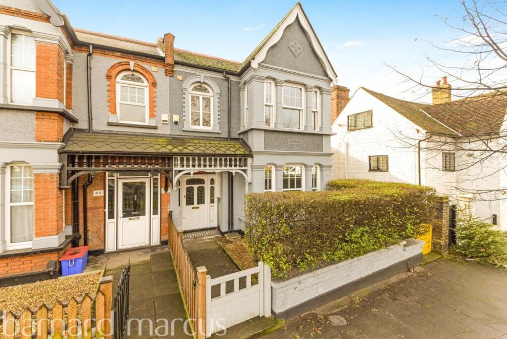 Property photo 3 of 7 Front