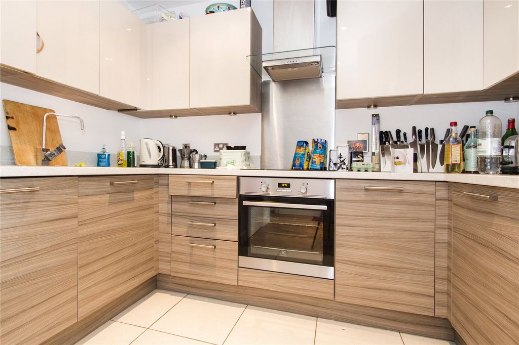 Property photo 2 of 8 Kitchen