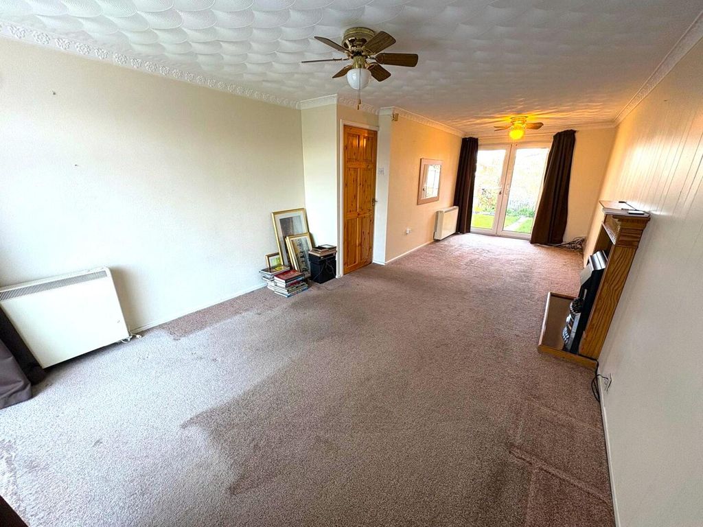 Property photo 2 of 17 Living Room