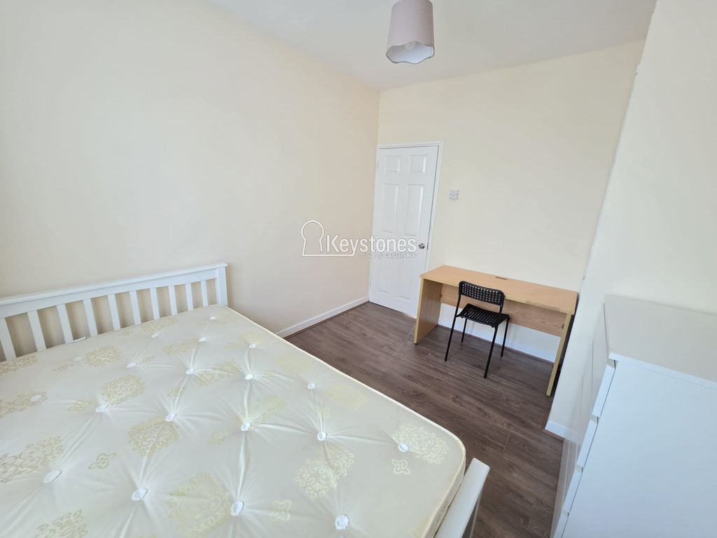 Property photo 3 of 10 Double Bedroom
