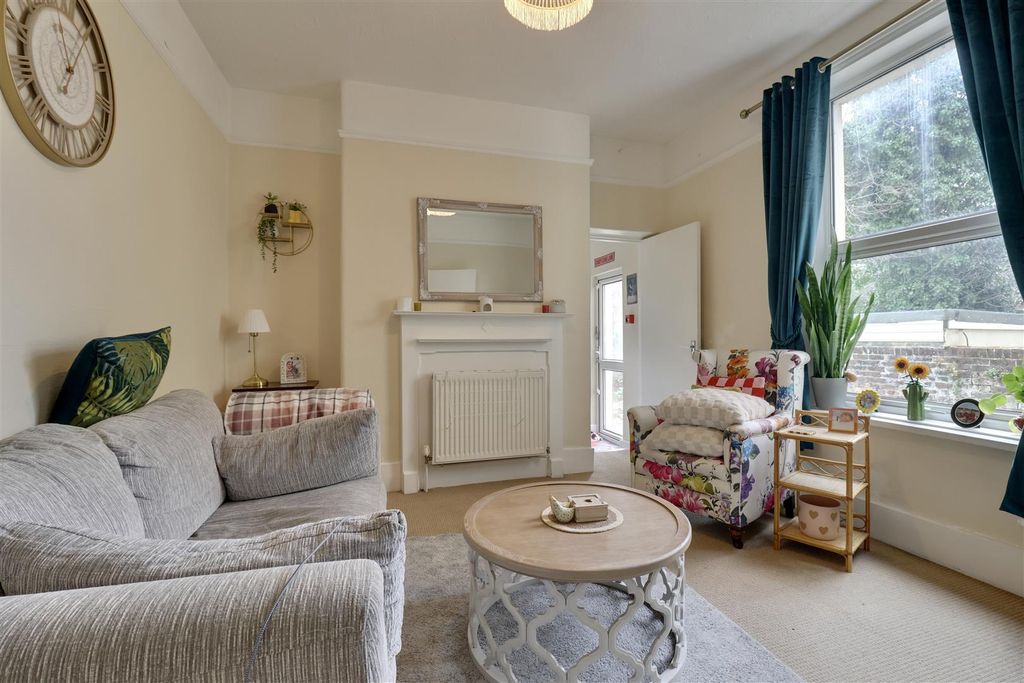 Property photo 2 of 21 Ac1A5046-B8Da-4B67-8A36-07F389Ff90A1_1_201_A.Jpeg