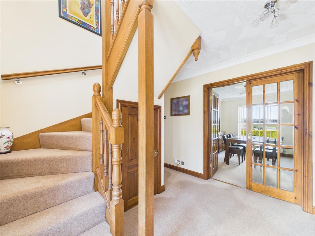 Property photo 3 of 34