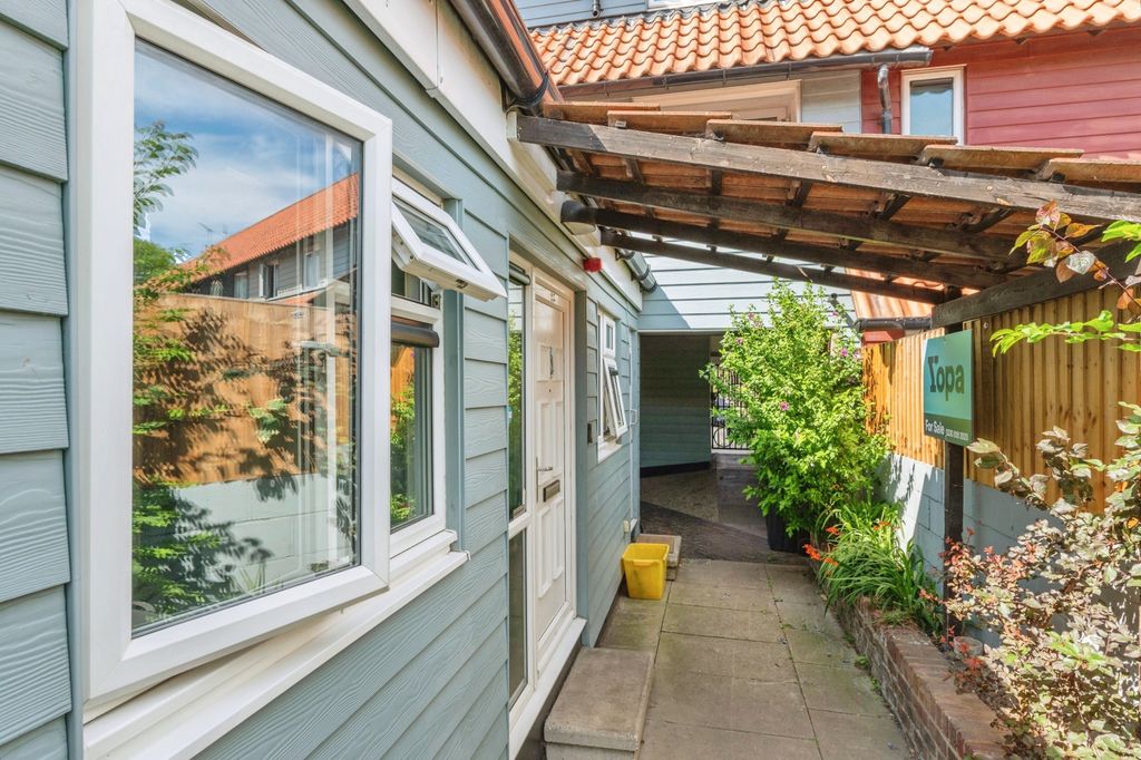 Property photo 1 of 15 23Littleburygreenlittleburygreenbasildonss131Pa-27