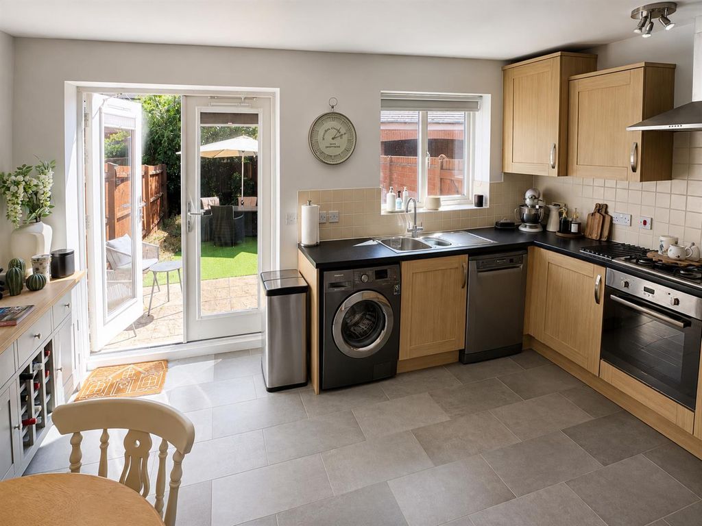Property photo 3 of 8 Breakfast Kitchen