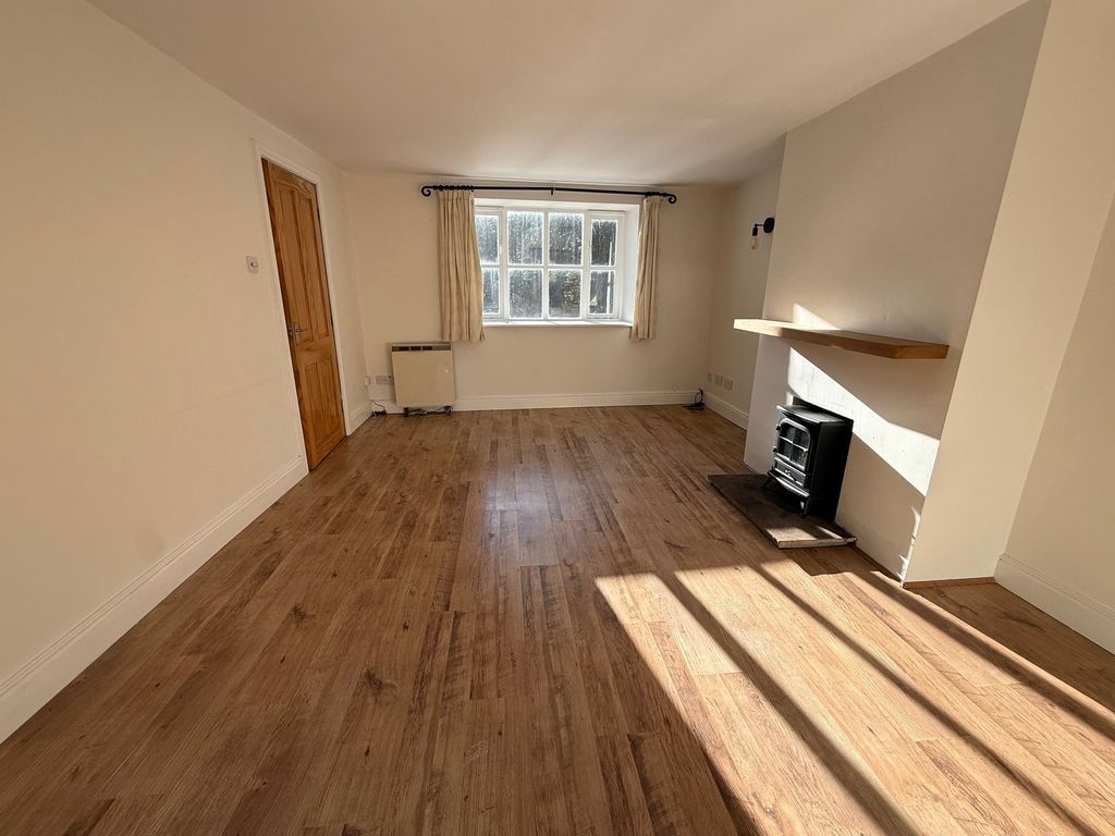 Property photo 3 of 26 Lounge Aspect 2