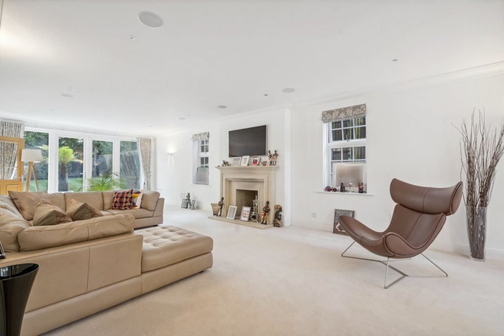 Property photo 2 of 12 Drawing Room