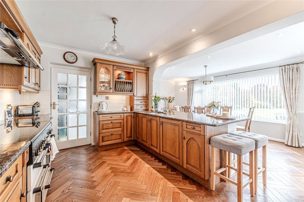 Property photo 3 of 24 Dining Kitchen
