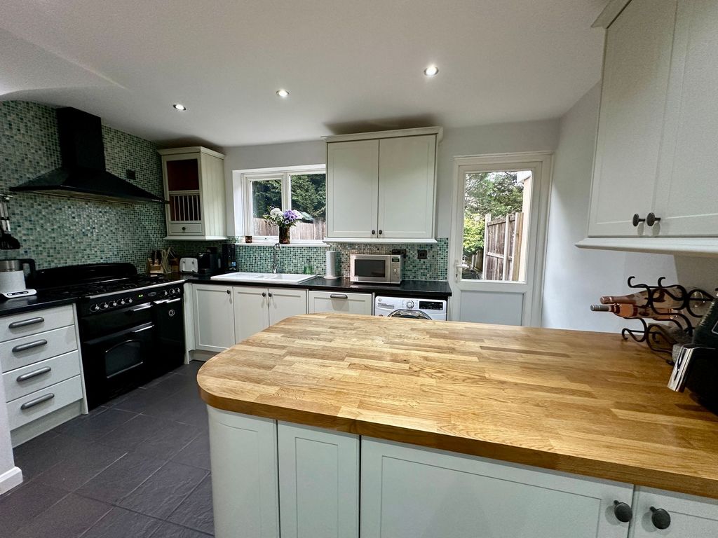 Property photo 2 of 14 Kitchen