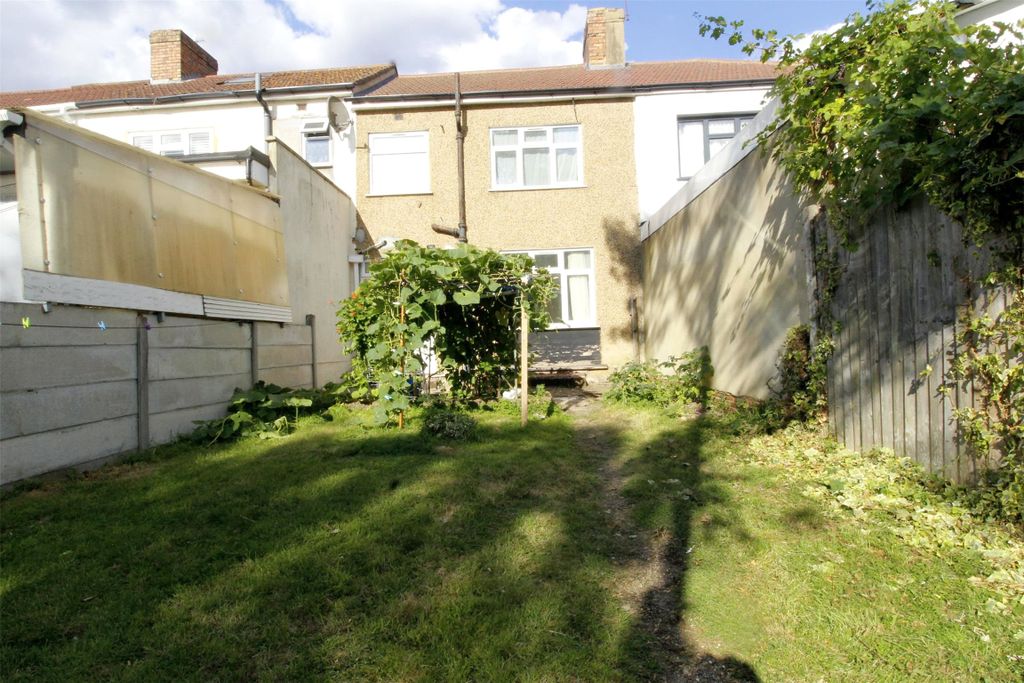 Property photo 2 of 11 Garden