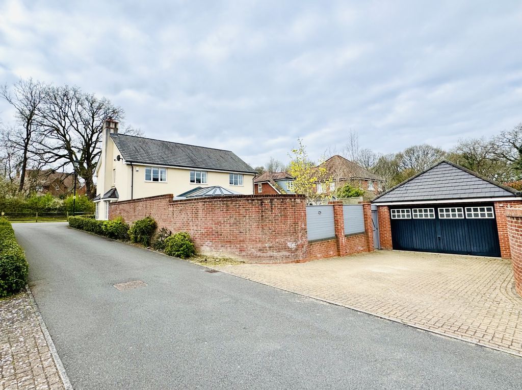 Property photo 2 of 20