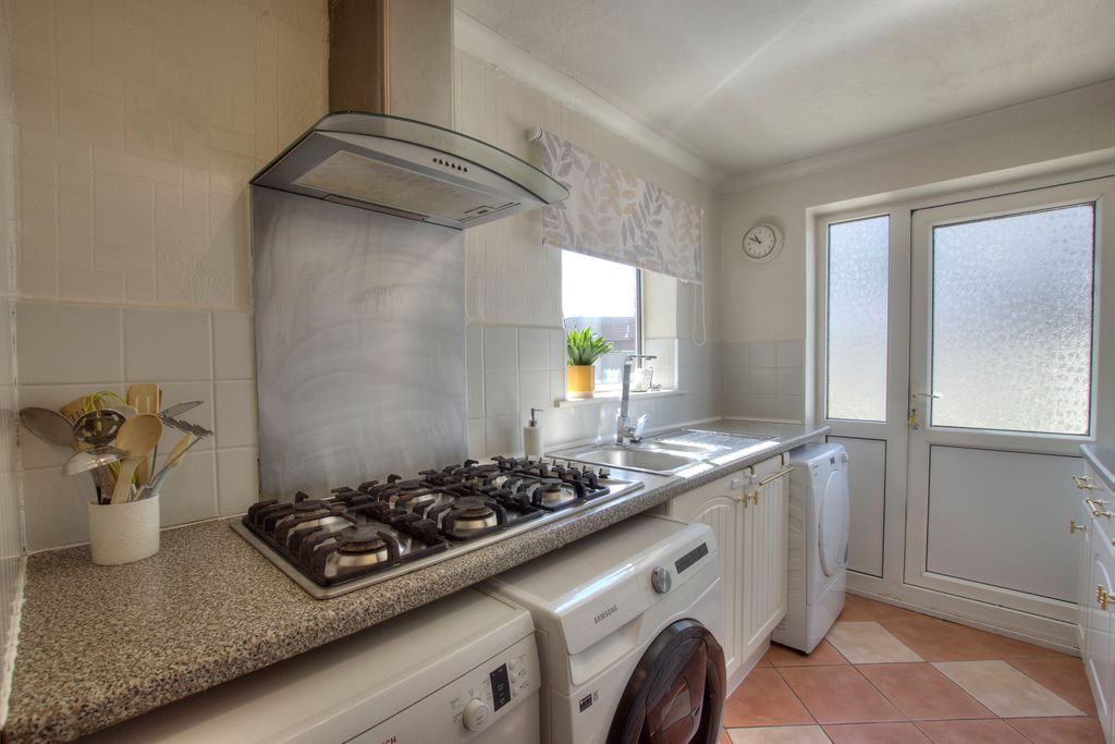 Property photo 2 of 21 2