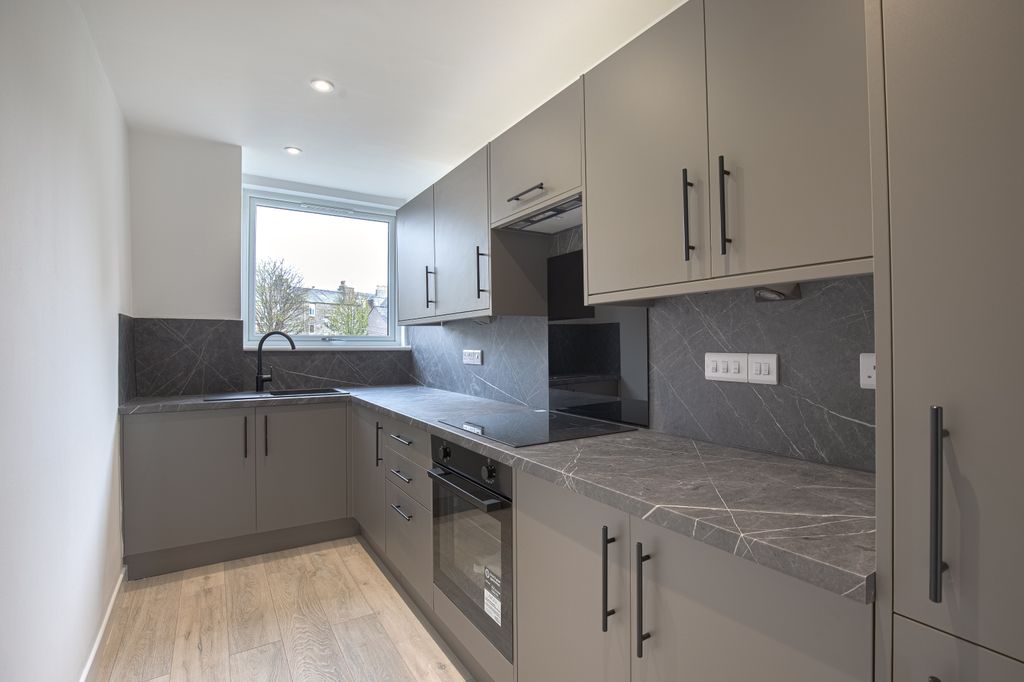 Property photo 1 of 11 Kitchen
