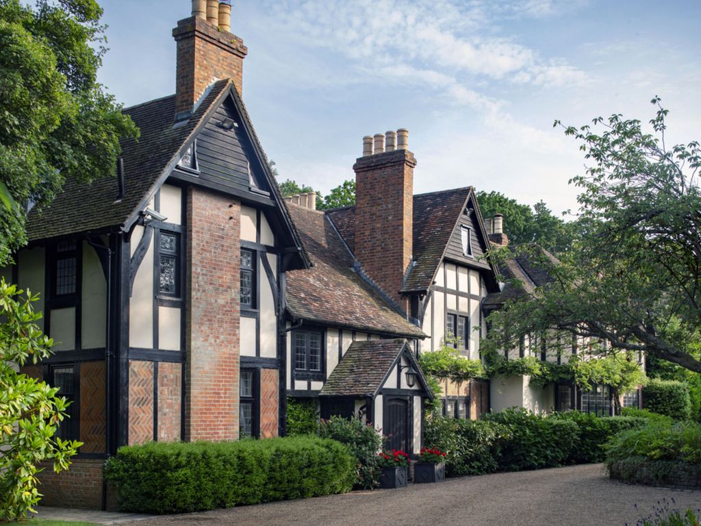 Property photo 1 of 42