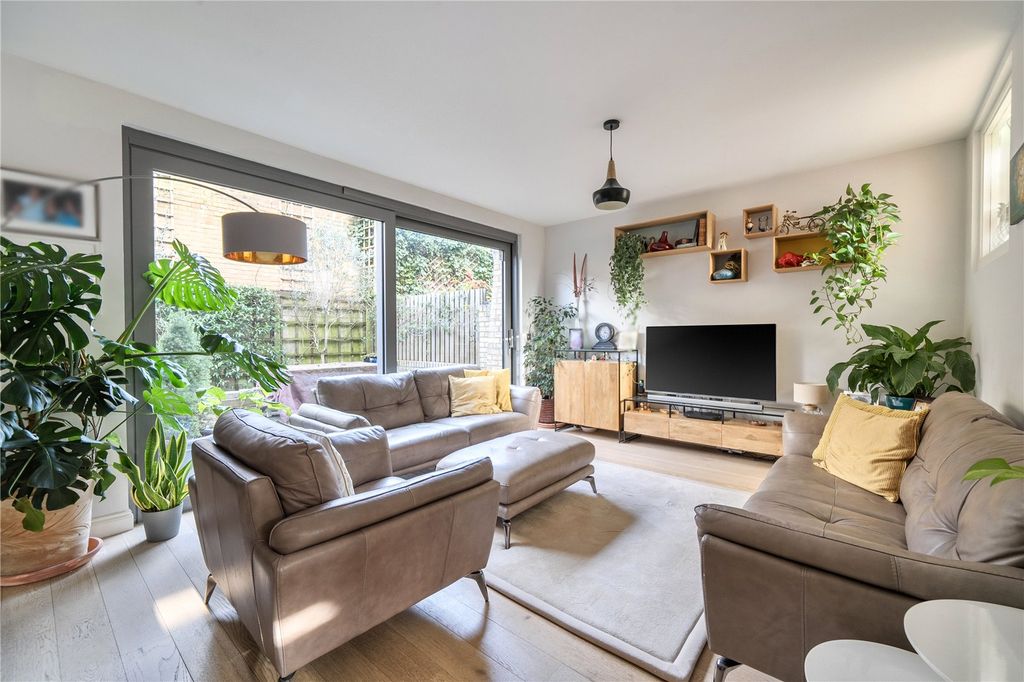 Property photo 2 of 15 Picture No. 21