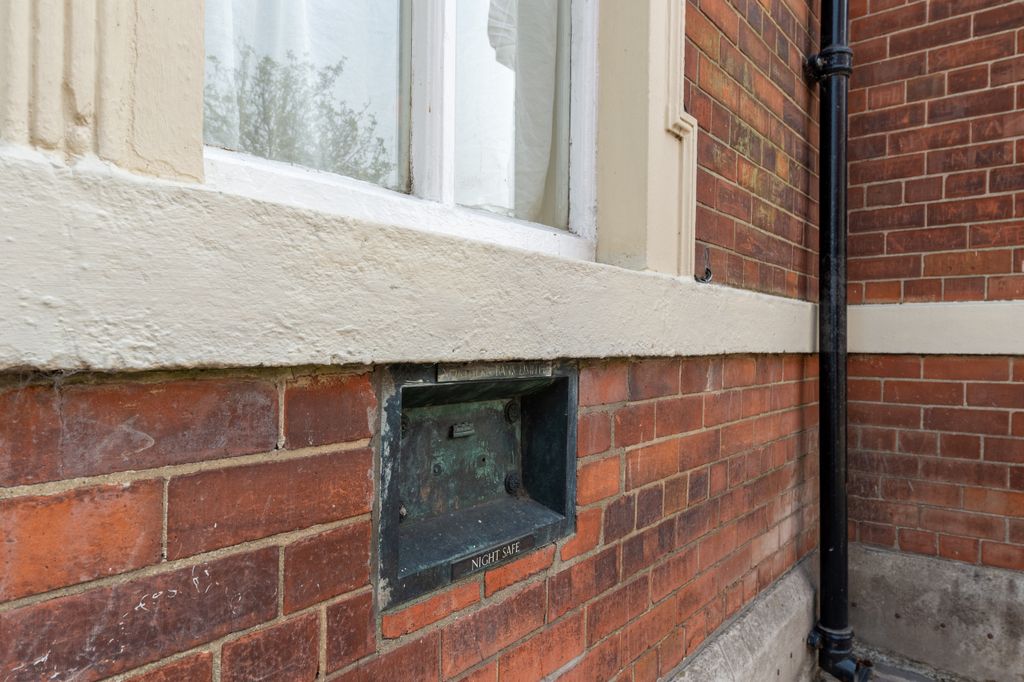 Property photo 3 of 55 006