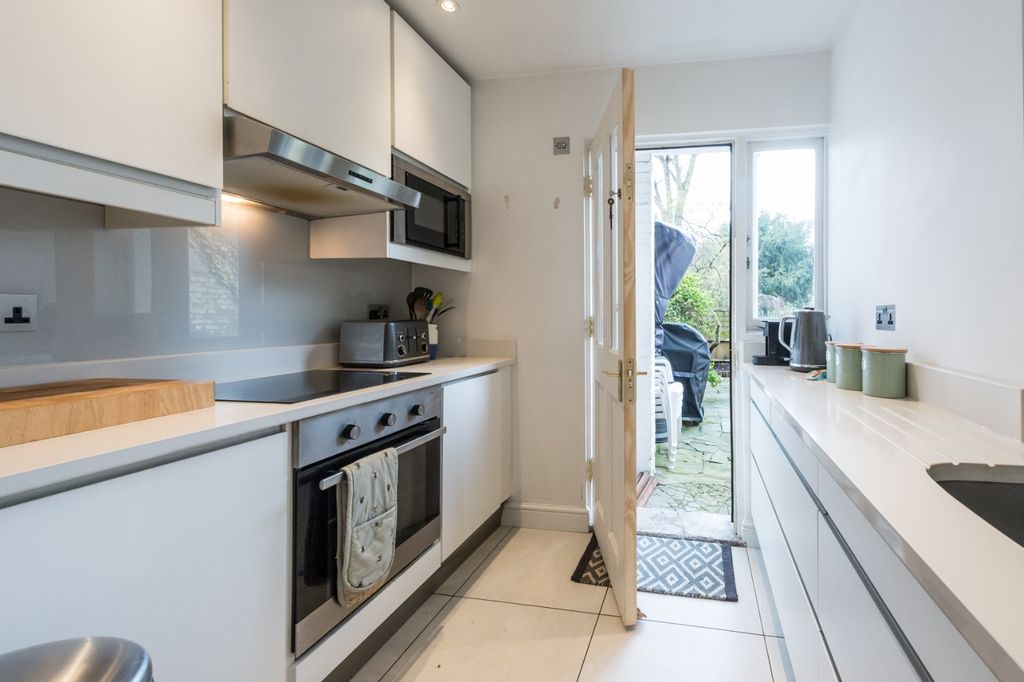 Property photo 3 of 18 2467256