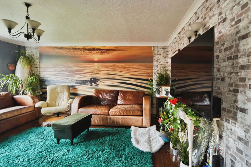 Property photo 3 of 17 Pbox-Img.Jpg