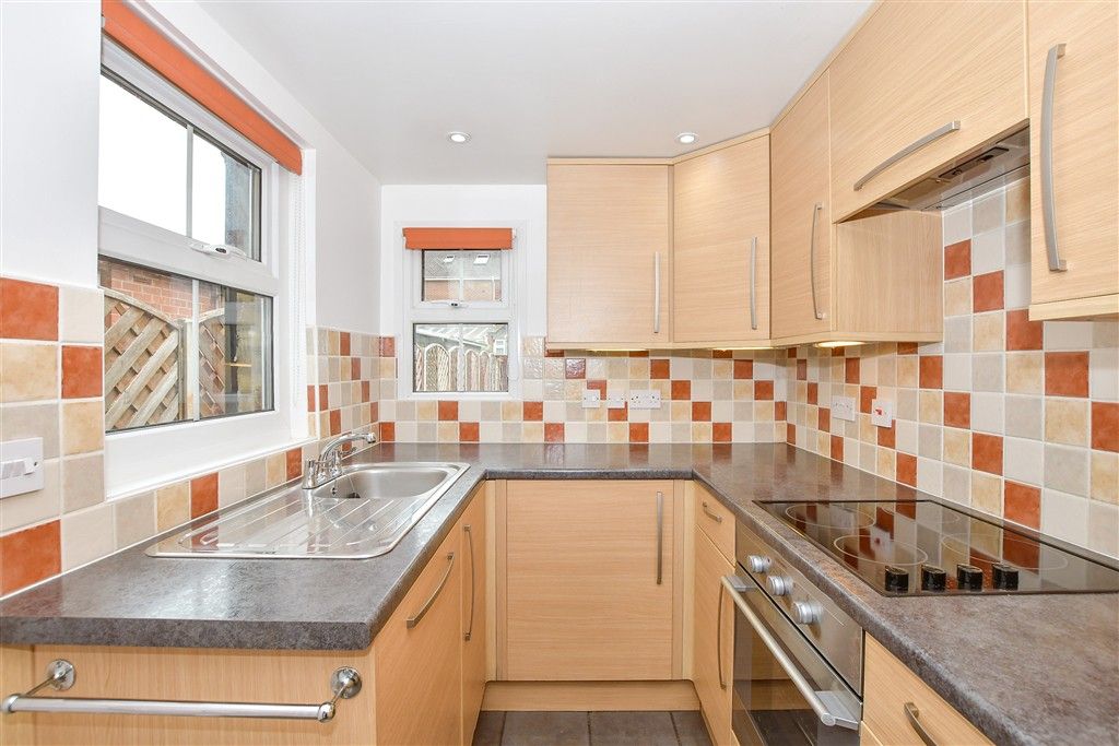 Property photo 3 of 8 Kitchen