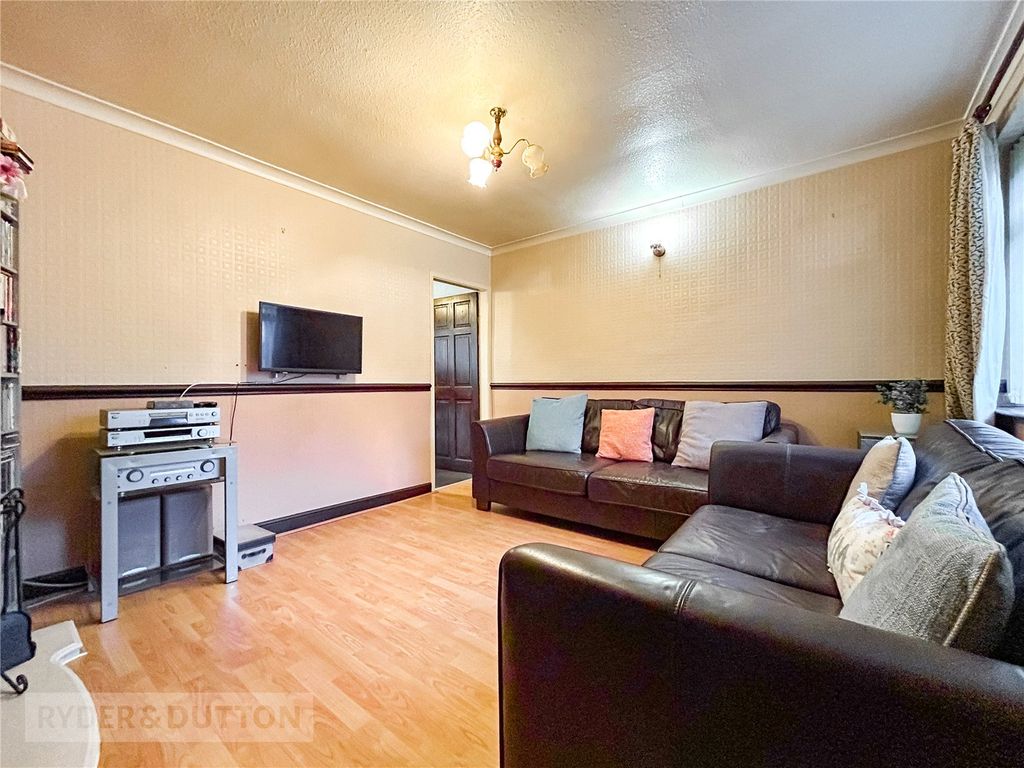 Property photo 1 of 12 Lounge