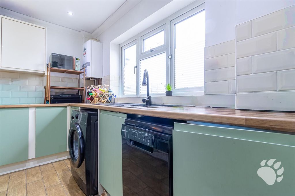 Property photo 2 of 17 Kitchen