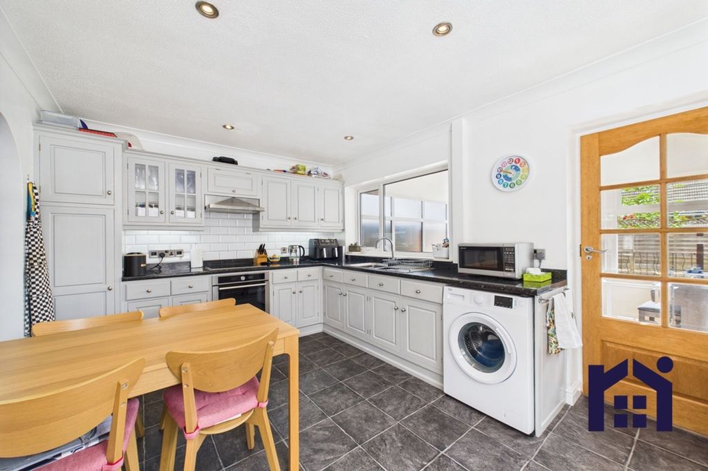 Property photo 3 of 27 Dining Kitchen