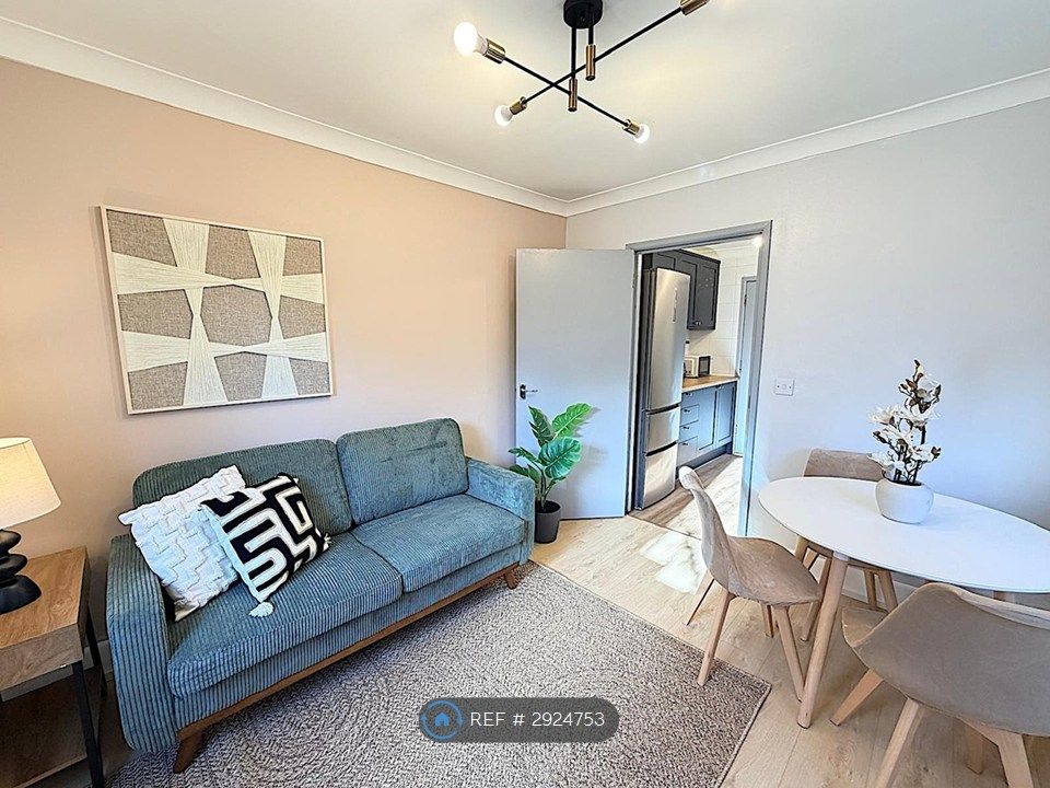 Property photo 1 of 16 Lounge