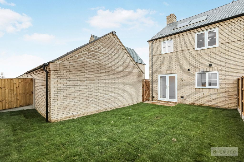 Property photo 2 of 14 Balcony