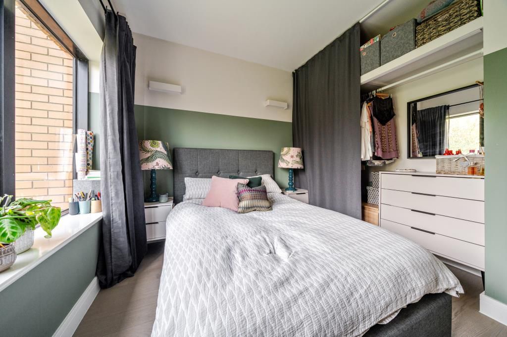 Property photo 2 of 16 Bedroom