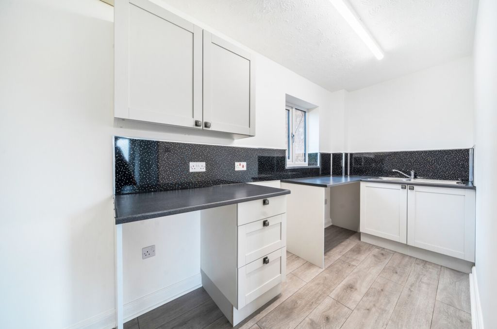 Property photo 2 of 10 1364859-6-68E7d771c0E73