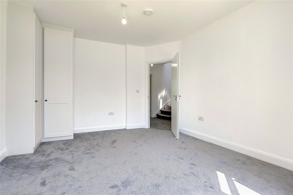 Property photo 3 of 17 Picture No. 24