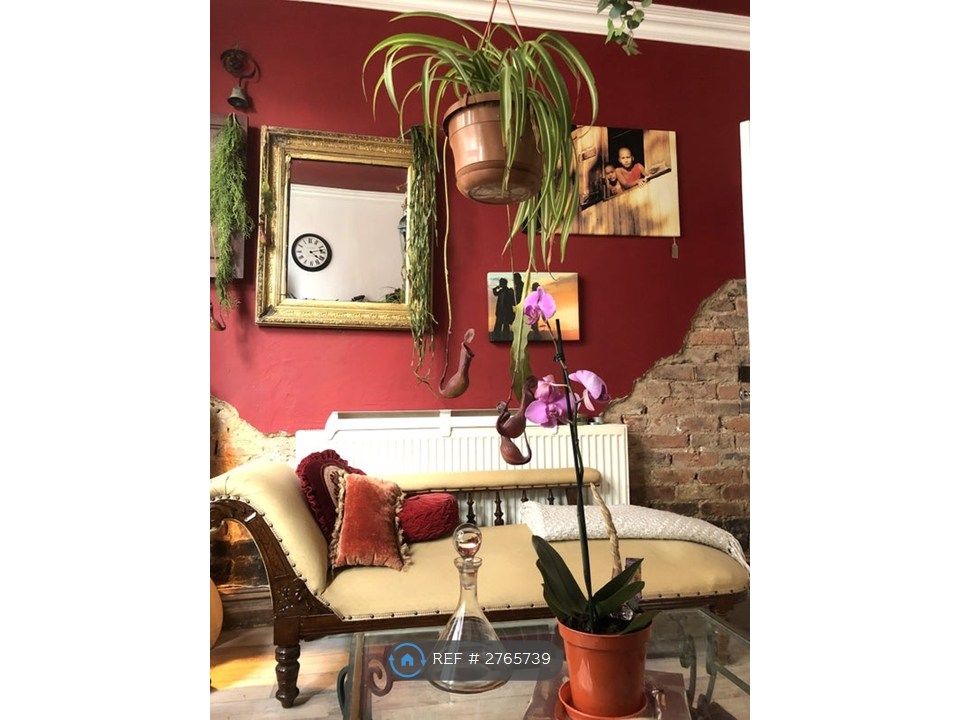Property photo 3 of 16 Lounge