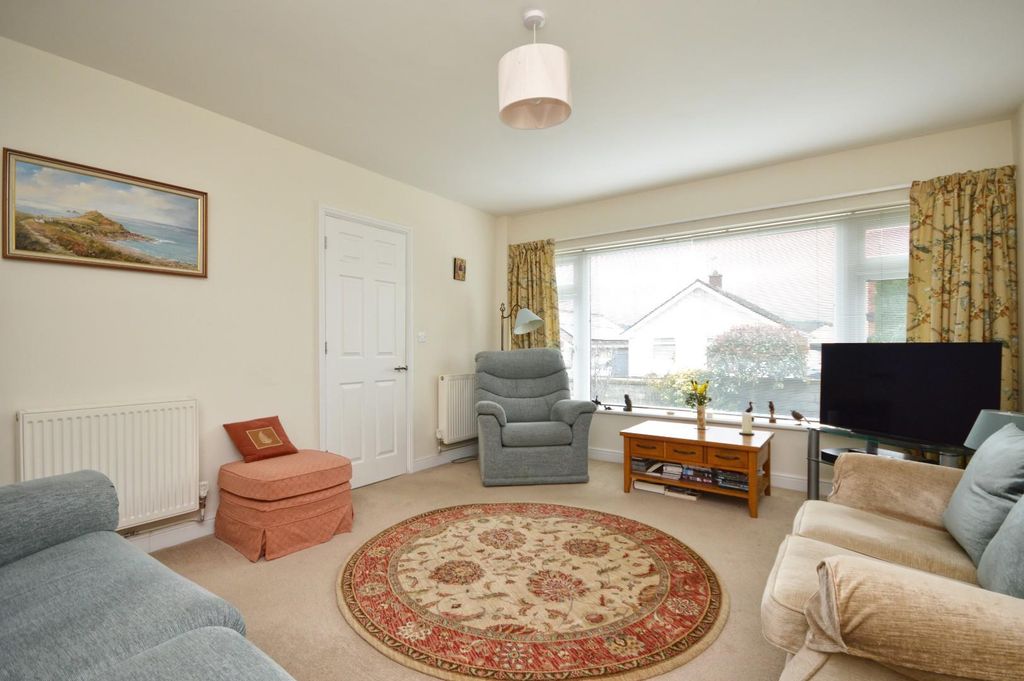 Property photo 2 of 29 Sitting Room