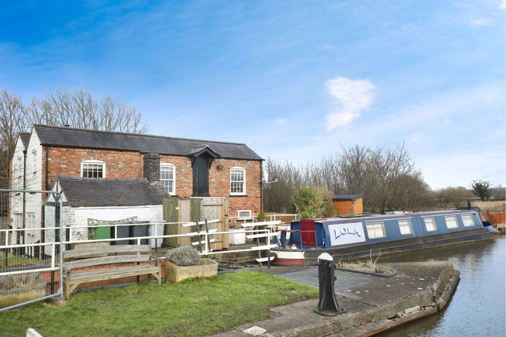 Property photo 1 of 36