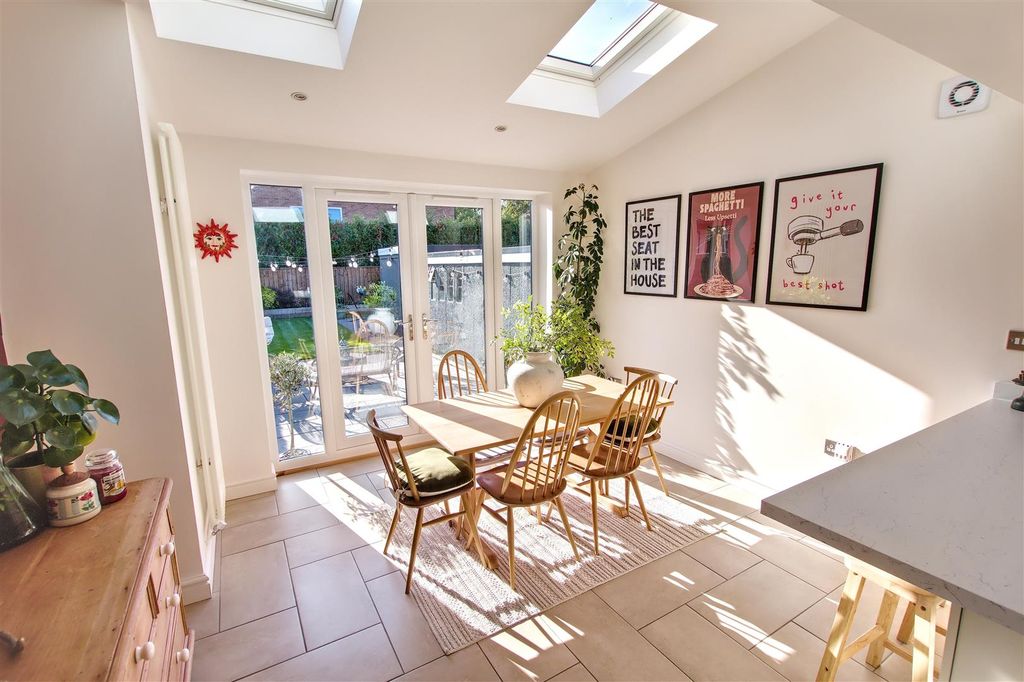 Property photo 2 of 14 Dining Area