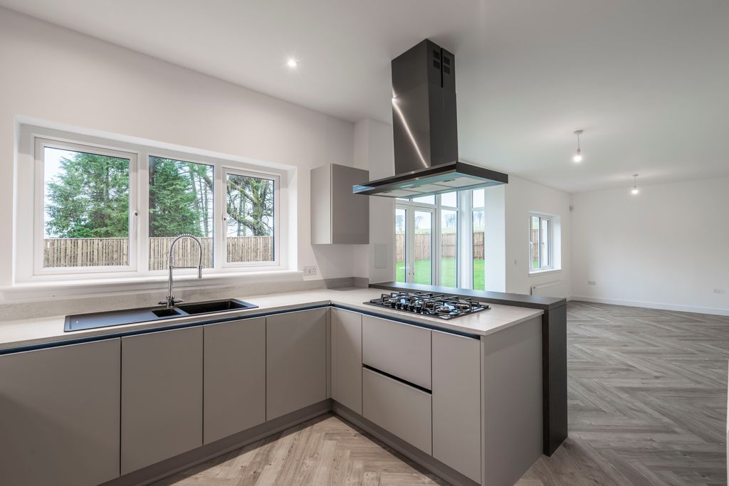 Property photo 3 of 32