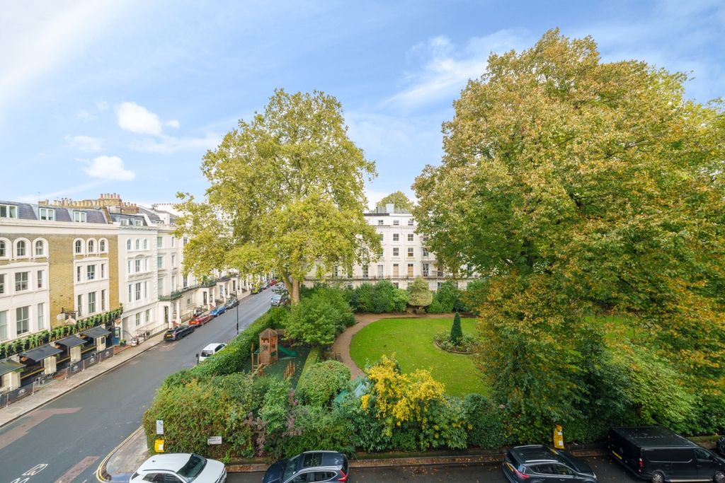 Property photo 3 of 4 Communal Gardens