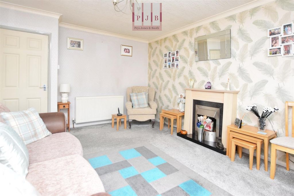 Property photo 2 of 15 Lounge.Jpg